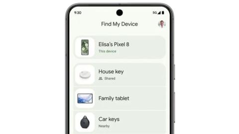 من iPhoneIslam.com، تعرض شاشة الهاتف الذكي تطبيق "Find My Device"، مع إدراج عناصر مثل "Elisa s Pixel 8" و"مفتاح المنزل" و"Family Tablet" و"مفاتيح السيارة". من بين ميزاته البديهية، يقدم تحديث iOS 17.5 إمكانات محسنة لتتبع العناصر، ويتكامل بسلاسة مع أجهزتك.