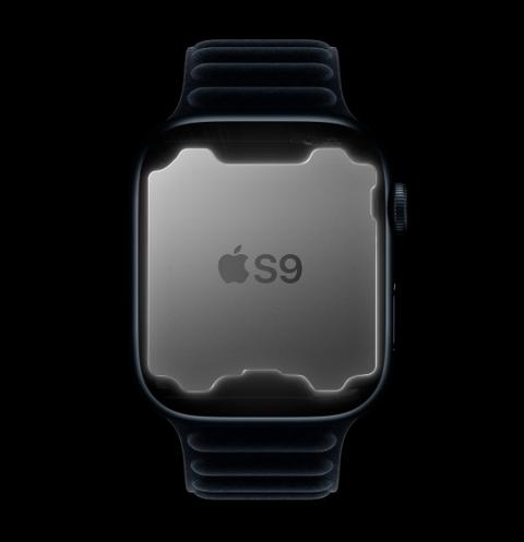 من iPhoneIslam.com، ساعة سوداء من السلسلة 9 عليها شعار e2.