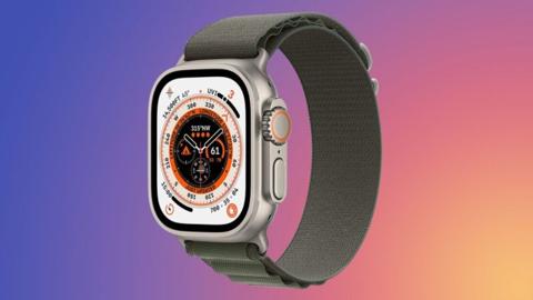 من iPhoneIslam.com، تظهر ساعة Apple Watch X على خلفية ملونة.
