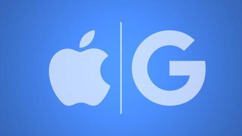 من iPhoneIslam.com، خلفية زرقاء مع شعاري Google وApple باللون الأبيض.