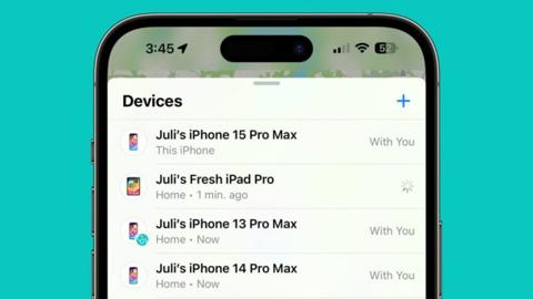 من iPhoneIslam.com، لقطة شاشة لقائمة الأجهزة في تطبيق Find My تعرض العديد من أجهزة Apple، بما في ذلك iPhone 15 Pro Max من Juli، وJuli s Fresh iPad Pro، وJuli s iPhone 13 Pro Max، وiPhone 14 Pro Max من Juli. مع قضية الإصلاح في تحديث iOS 17.5، أصبحت إدارة هذه الأجهزة أسهل من أي وقت مضى.