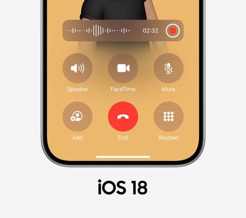 من iPhoneIslam.com، صورة مقربة لشاشة iPhone بنظام iOS 18، تظهر واجهة مكالمة نشطة مع تسجيل المكالمات قيد التقدم. تعرض الشاشة مؤقتًا مدته 02:32 وخيارات لمكبر الصوت وFaceTime وكتم الصوت والإضافة والإنهاء ولوحة المفاتيح - كل ذلك مدمج بسلاسة دون استخدام تطبيقات طرف ثالث.