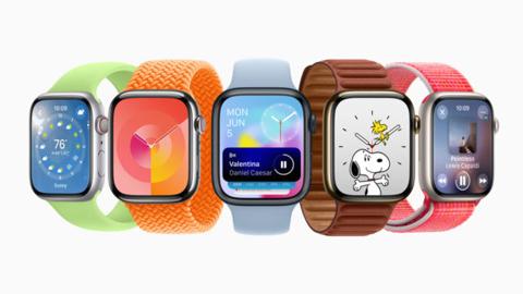 من iPhoneIslam.com، مجموعة متنوعة من ساعات Apple Watch بألوان مختلفة وتتميز بنظام watchOS 10.