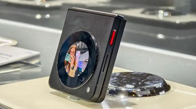 Nubia Flip 5G يظهر رسميًا في معرض Mwc 2024